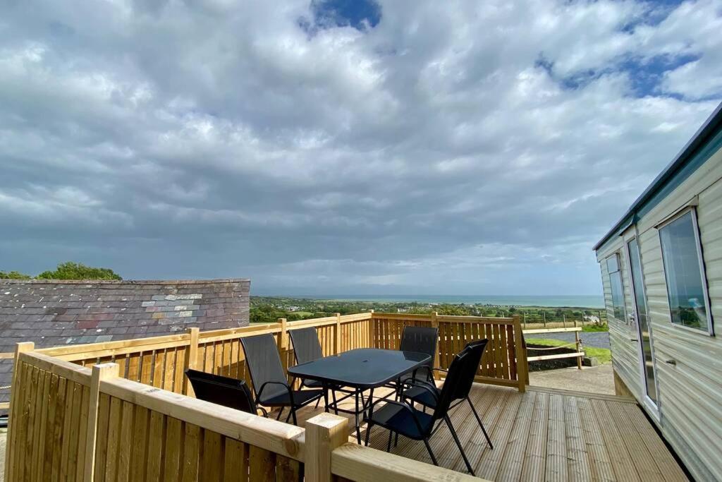 Snowdon Bay - North Wales - Stunning Llyn Peninsula Mountain & Ocean Views - Wilde Retreats Villa Pwllheli Eksteriør bilde